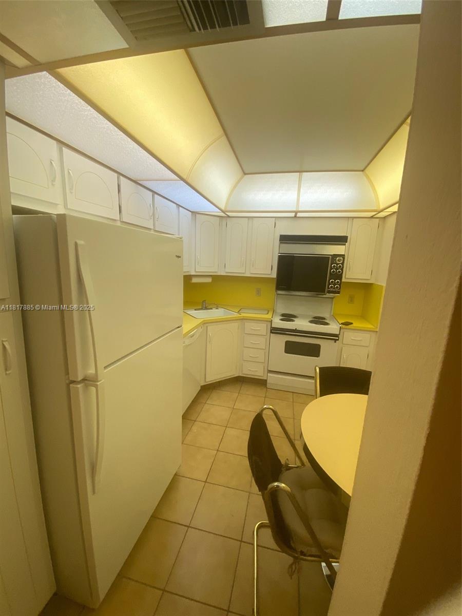 Photo of 1865 Ocean Dr  #2G, Hallandale Beach, Florida, 33009 - 