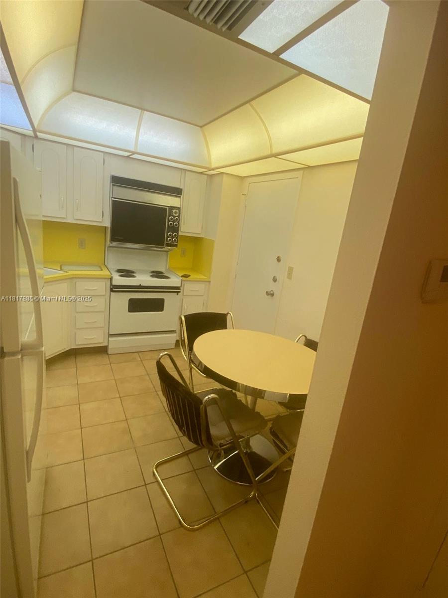 Photo of 1865 Ocean Dr  #2G, Hallandale Beach, Florida, 33009 - 