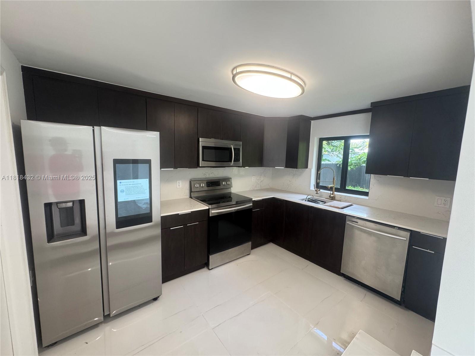 See details 15725 2 / 1 1243 sq. ft. $ 2025-07-27 0 Photo