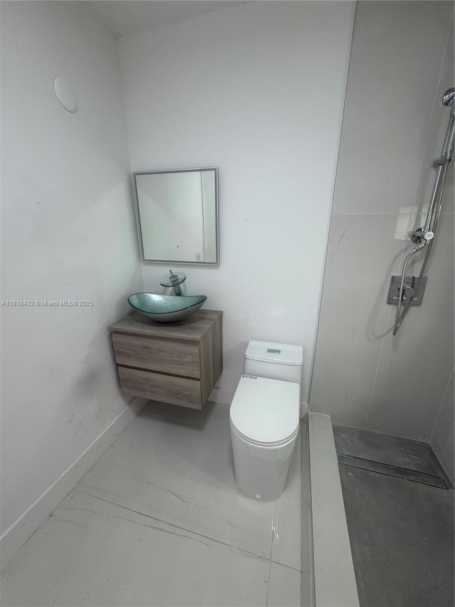 See details 15725 2 / 1 1243 sq. ft. $ 2025-07-27 0 Photo