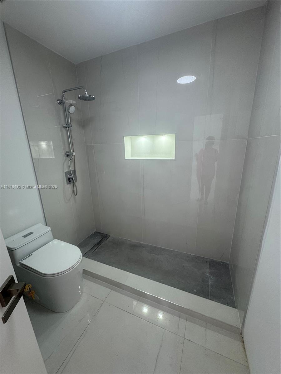 See details 15725 2 / 1 1243 sq. ft. $ 2025-07-27 0 Photo