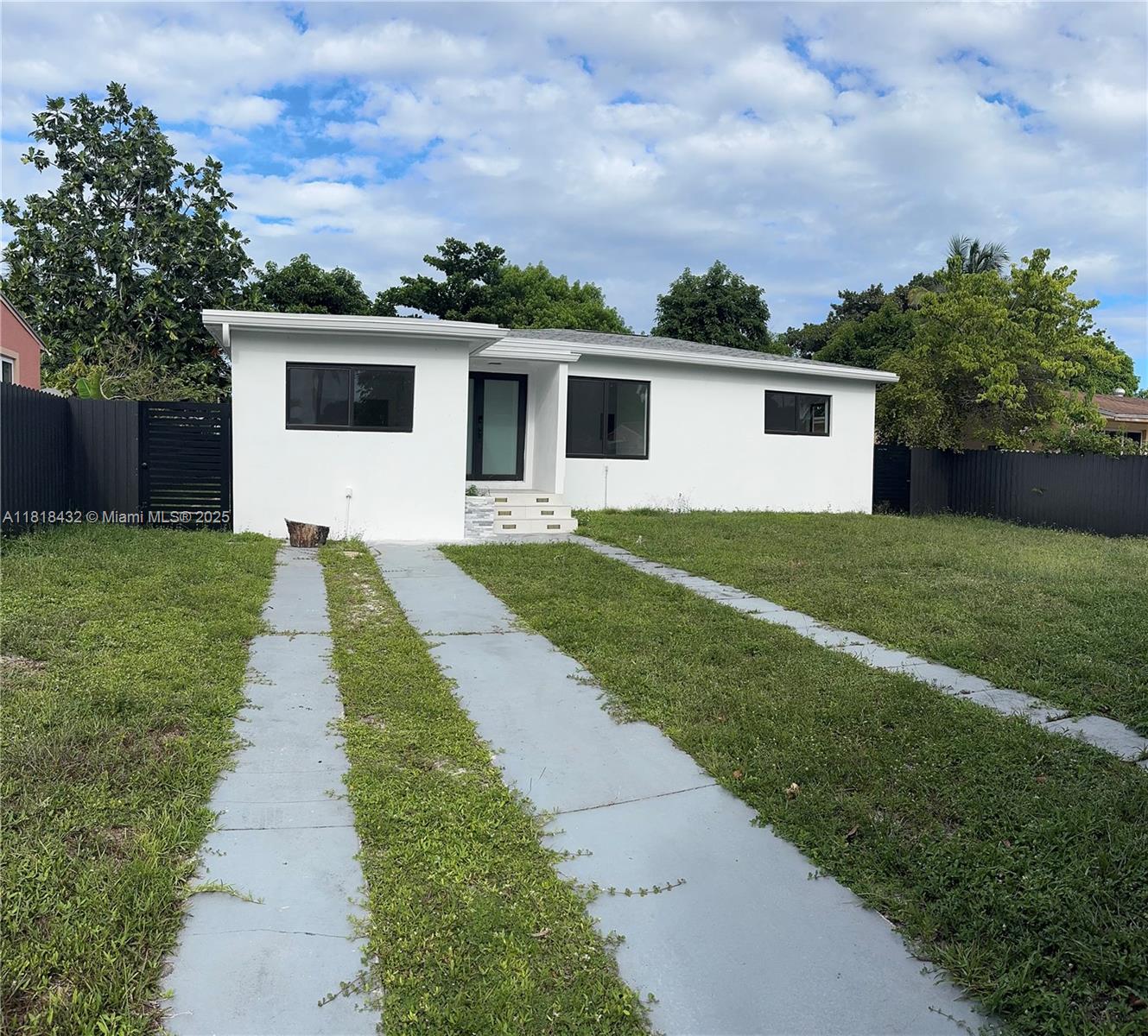 See details 15725 2 / 1 1243 sq. ft. $ 2025-07-27 0 Photo