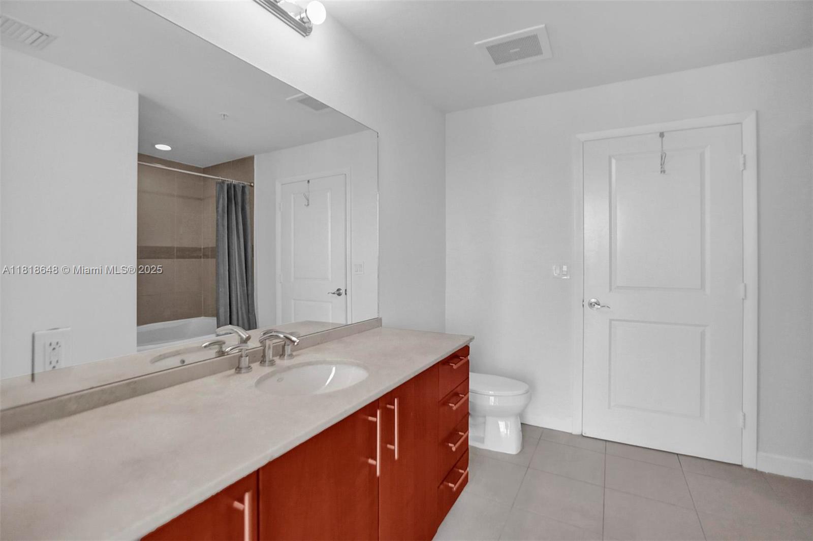 Photo of 1945 Ocean Dr  #2302, Hallandale Beach, Florida, 33009 - 