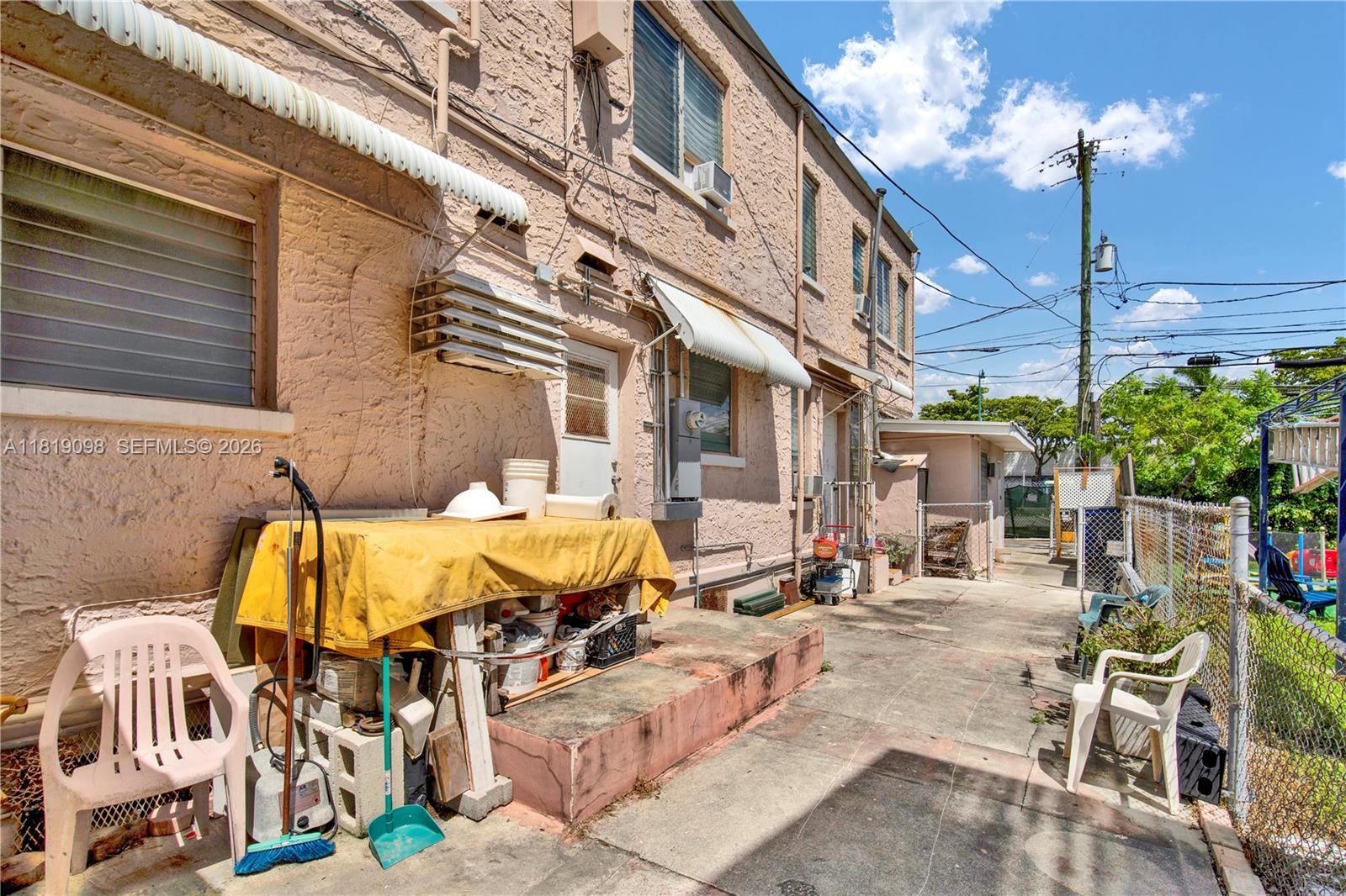 See details / 3470 sq. ft. $ 2025-11-24 0 Photo