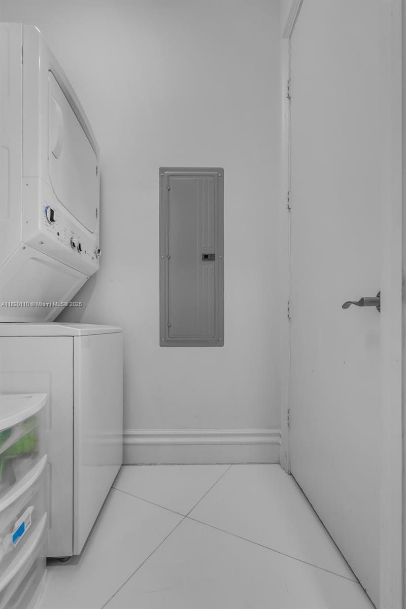 3203 2 / 3 1962 sq. ft. $ 2025-11-03 0 Photo