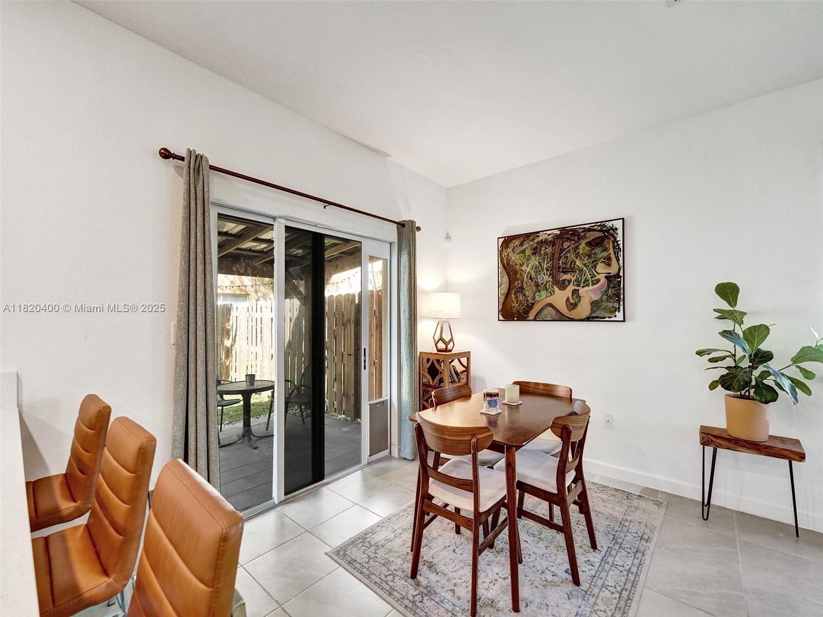 See details 1100 3 / 3 1331 sq. ft. $ 2025-06-11 0 Photo
