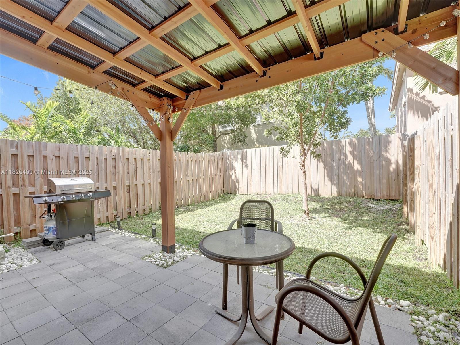 See details 1100 3 / 3 1331 sq. ft. $ 2025-06-11 0 Photo