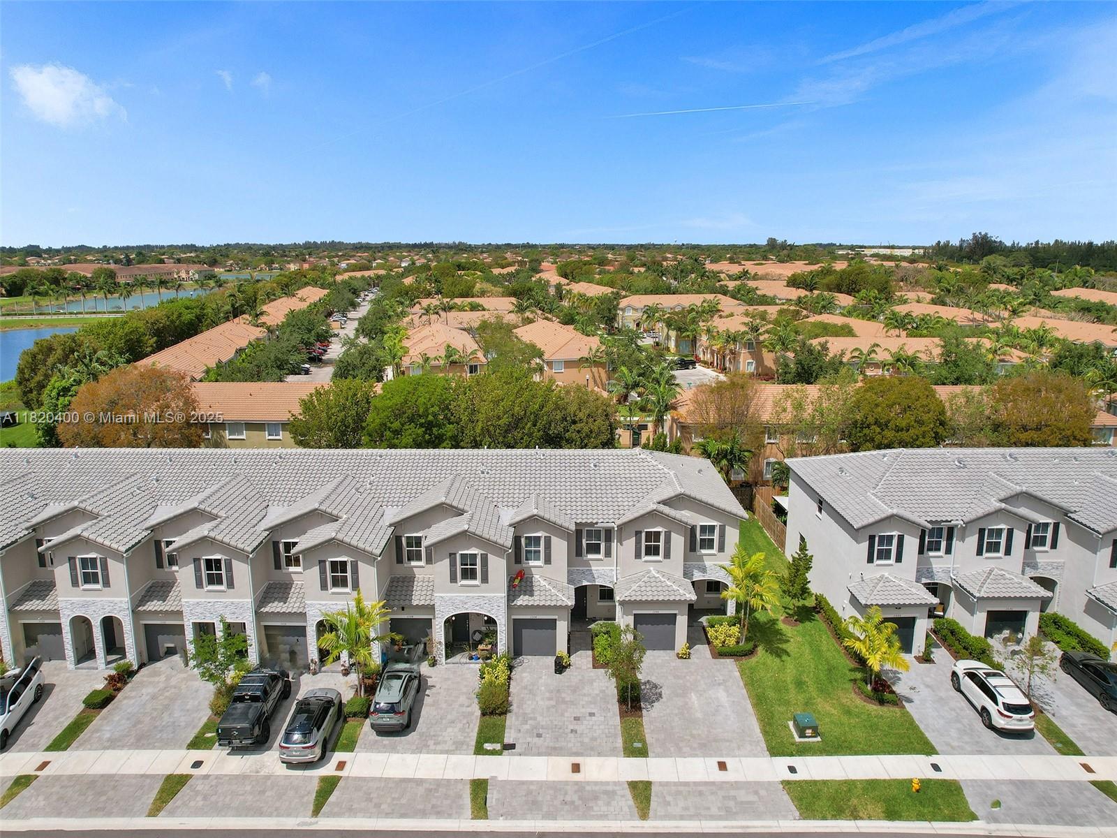 See details 1100 3 / 3 1331 sq. ft. $ 2025-06-11 0 Photo