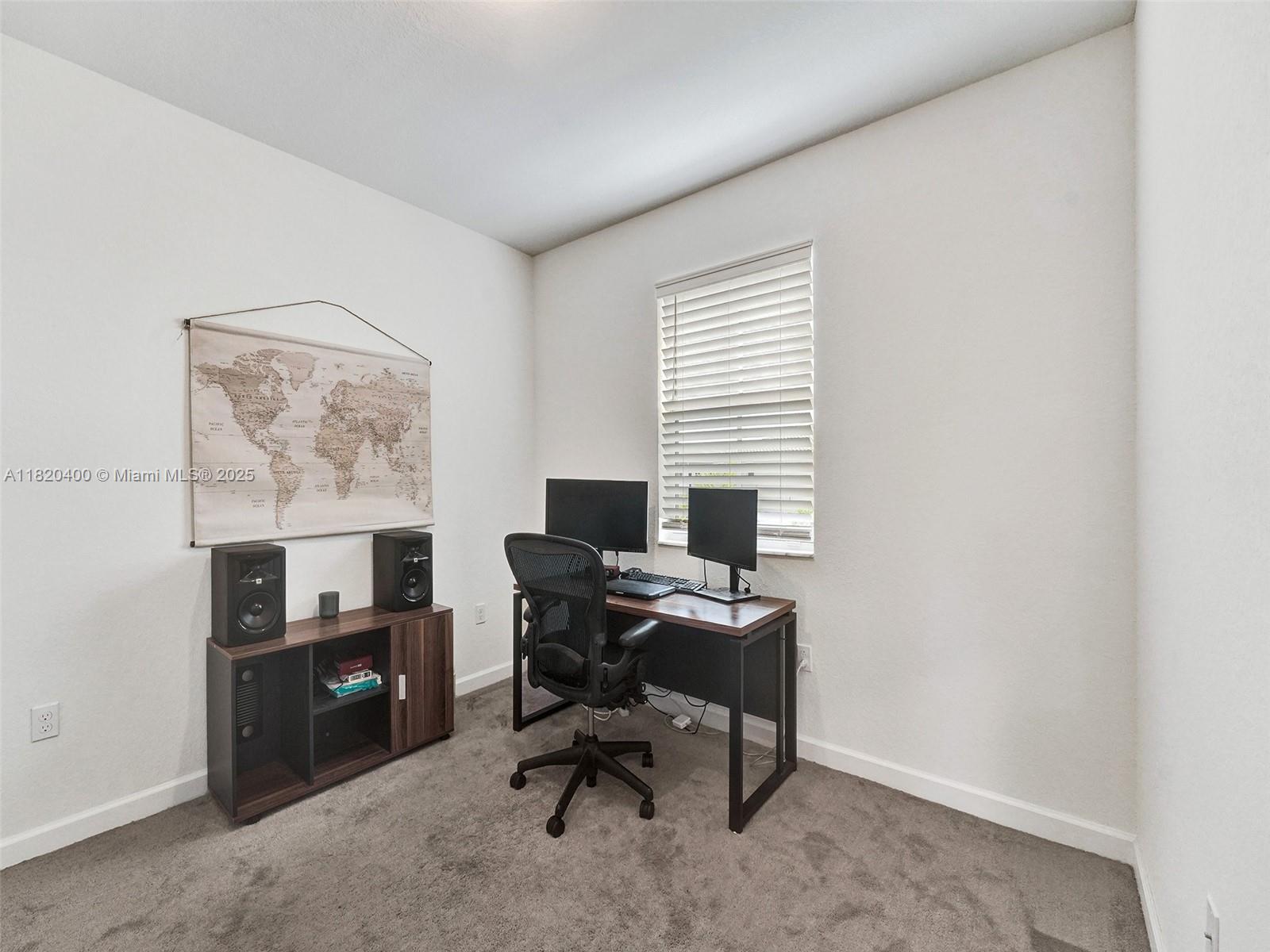 See details 1100 3 / 3 1331 sq. ft. $ 2025-06-11 0 Photo