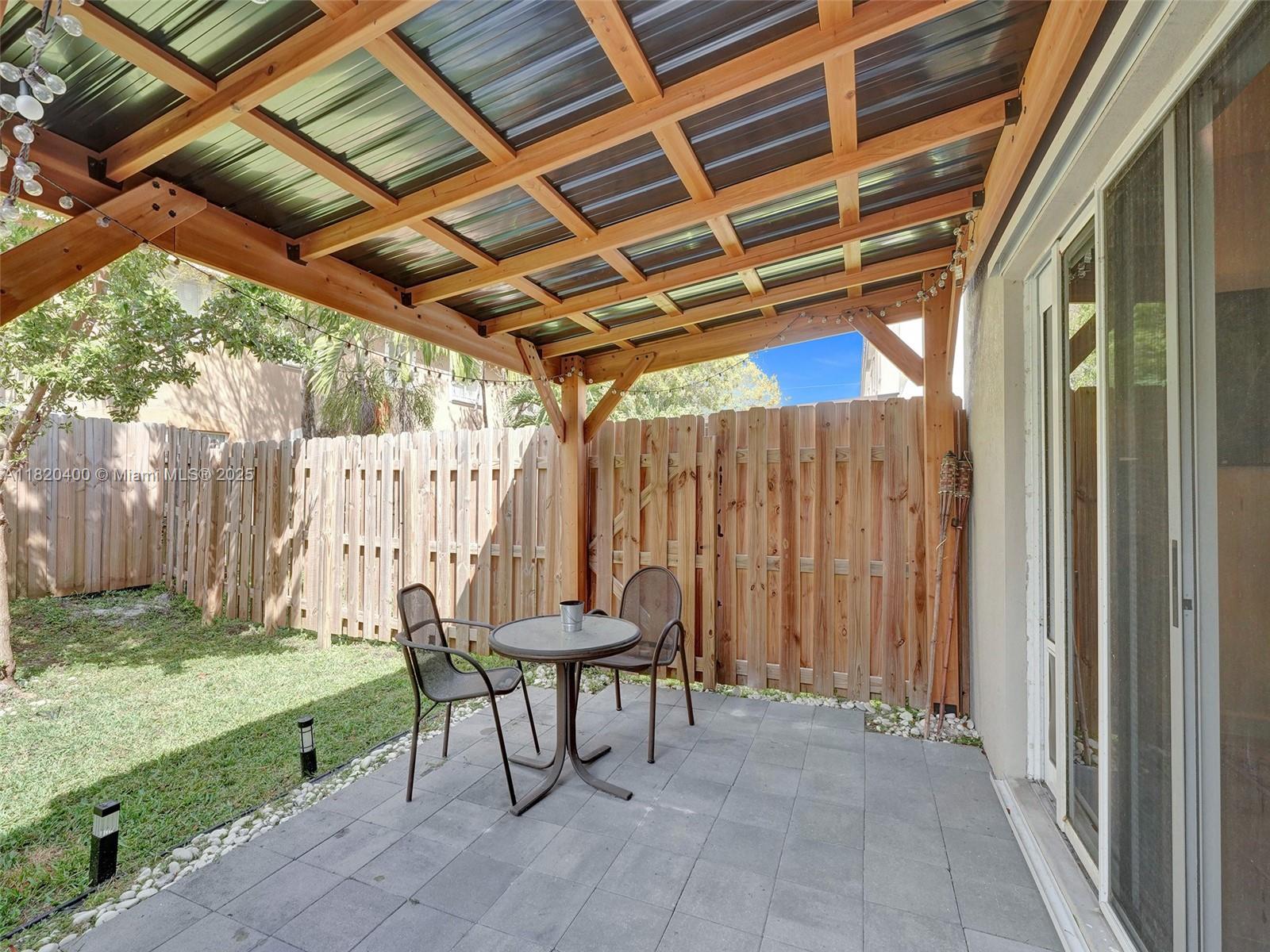 See details 1100 3 / 3 1331 sq. ft. $ 2025-06-11 0 Photo
