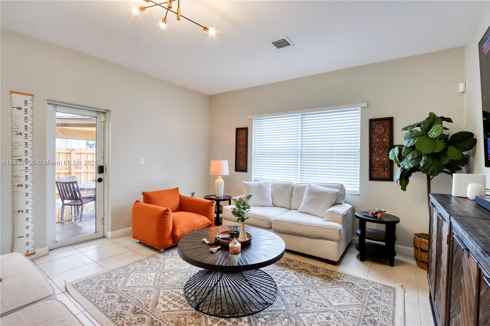 148 4 / 3  sq. ft. $ 2025-11-24 0 Photo