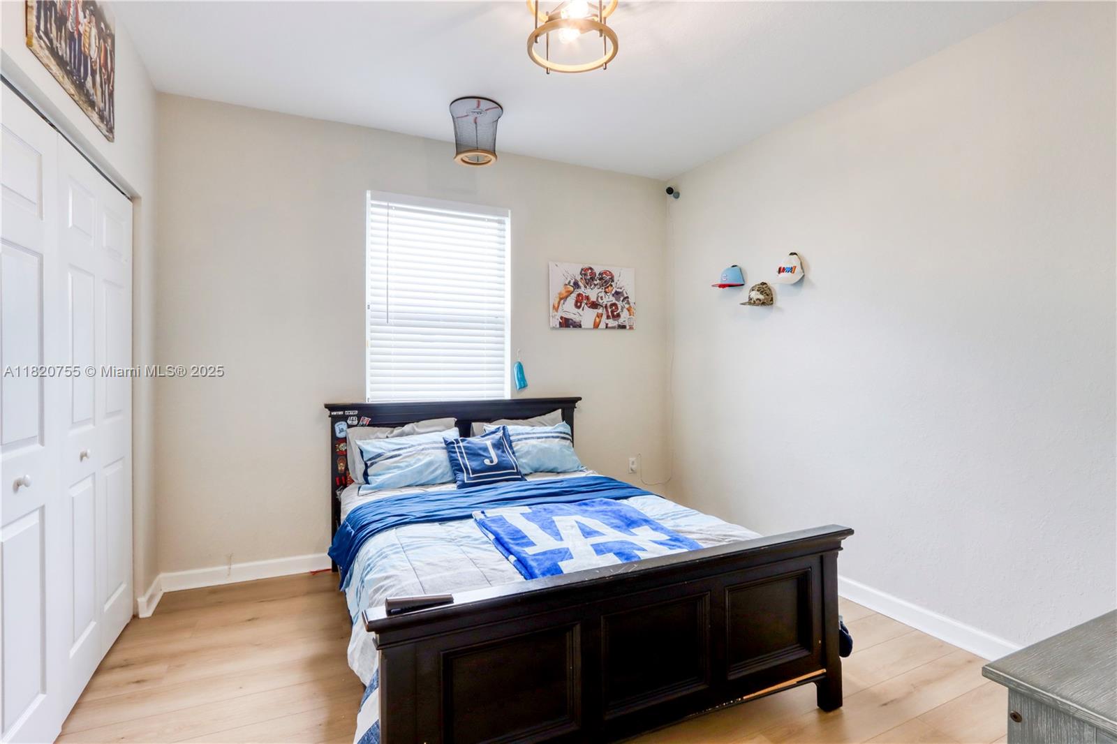 148 4 / 3  sq. ft. $ 2025-11-24 0 Photo