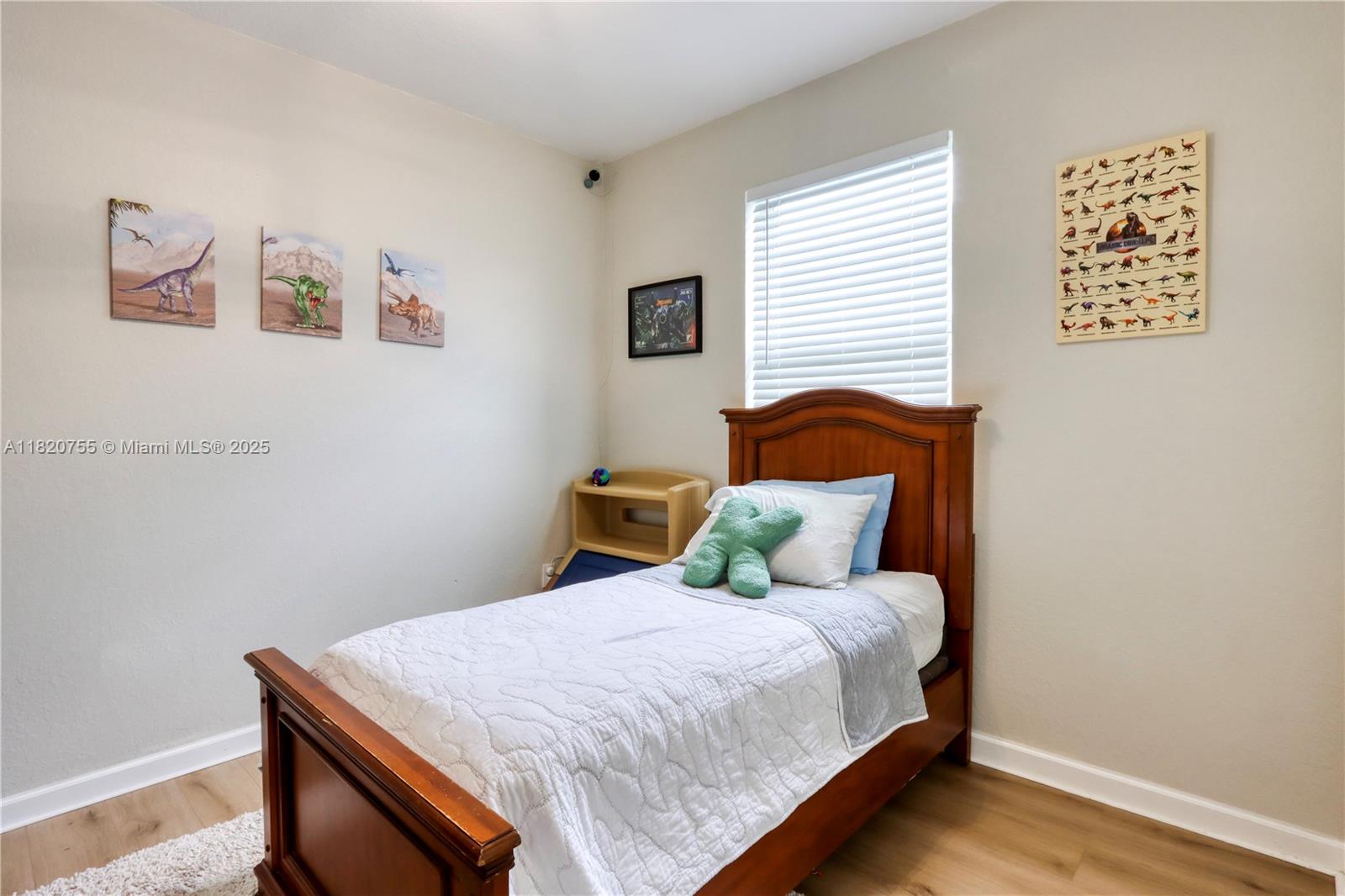 148 4 / 3  sq. ft. $ 2025-11-24 0 Photo