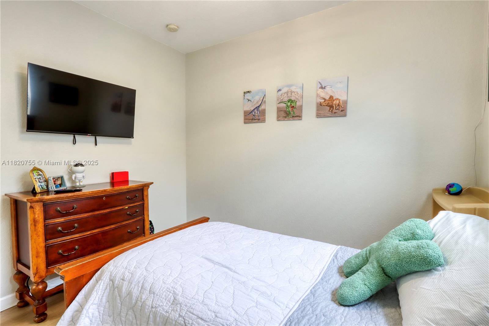 148 4 / 3  sq. ft. $ 2025-11-24 0 Photo