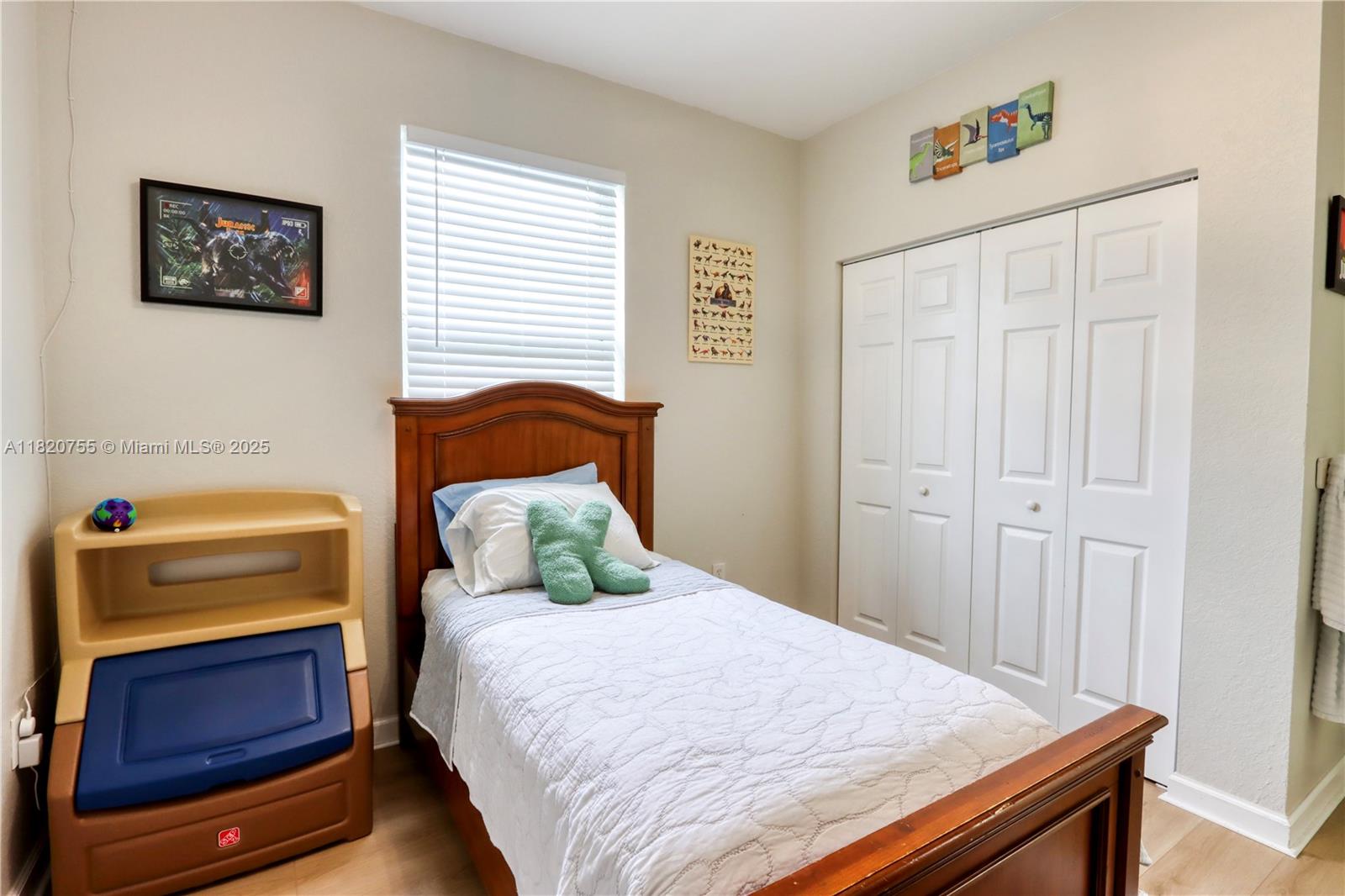 148 4 / 3  sq. ft. $ 2025-11-24 0 Photo