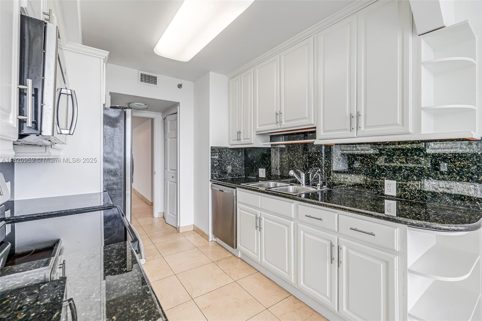 Photo of 20281 Country Club Dr  #1412, Aventura, Florida, 33180 - 