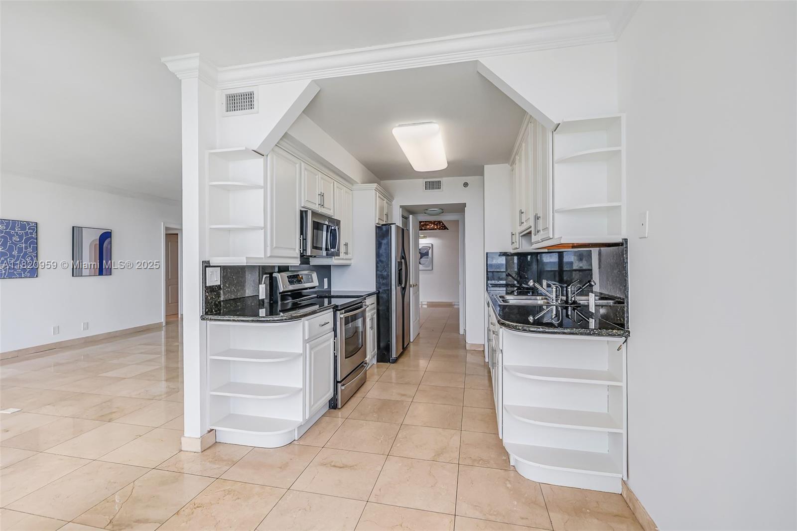 Photo of 20281 Country Club Dr  #1412, Aventura, Florida, 33180 - 