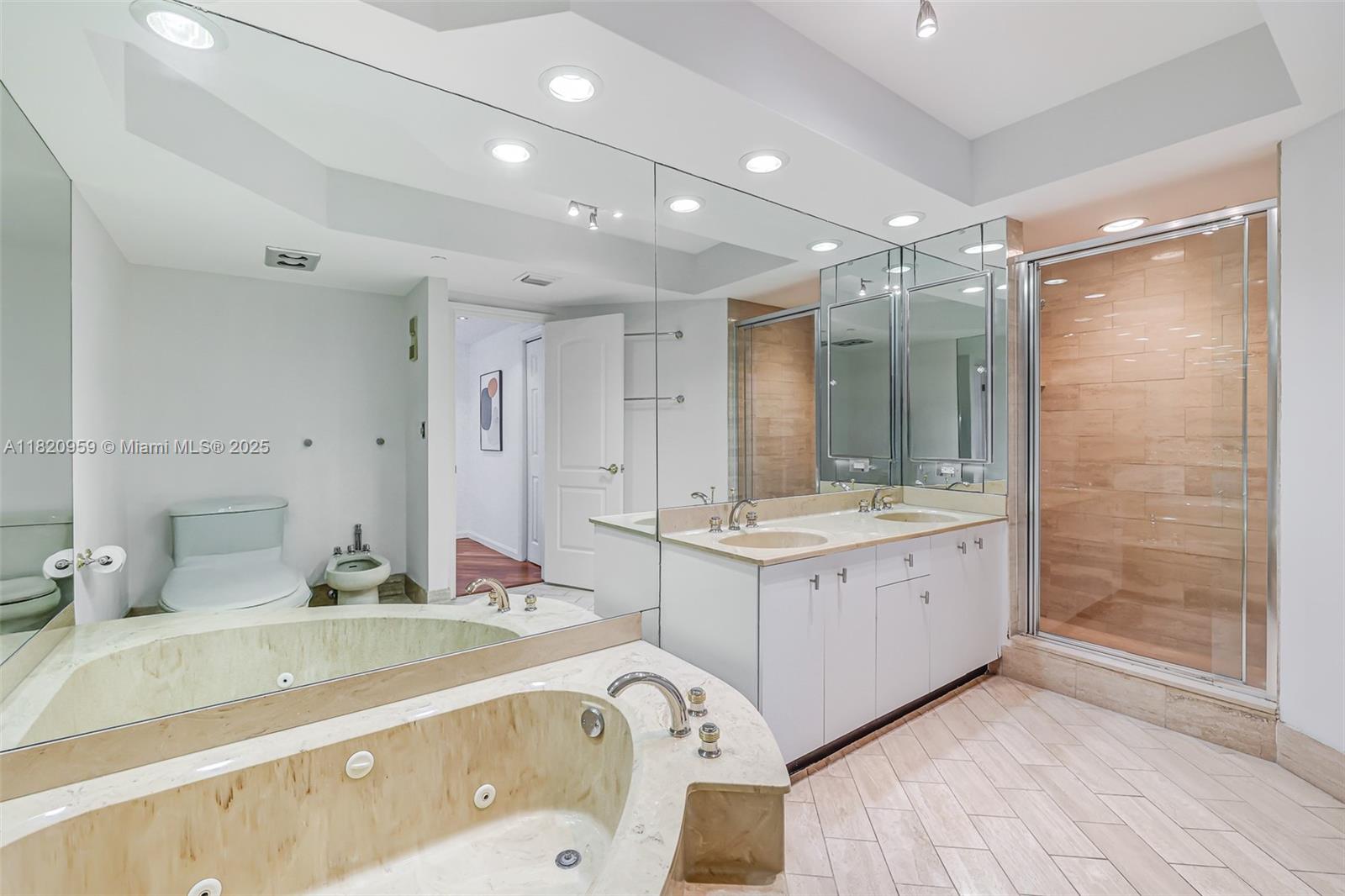 Photo of 20281 Country Club Dr  #1412, Aventura, Florida, 33180 - 