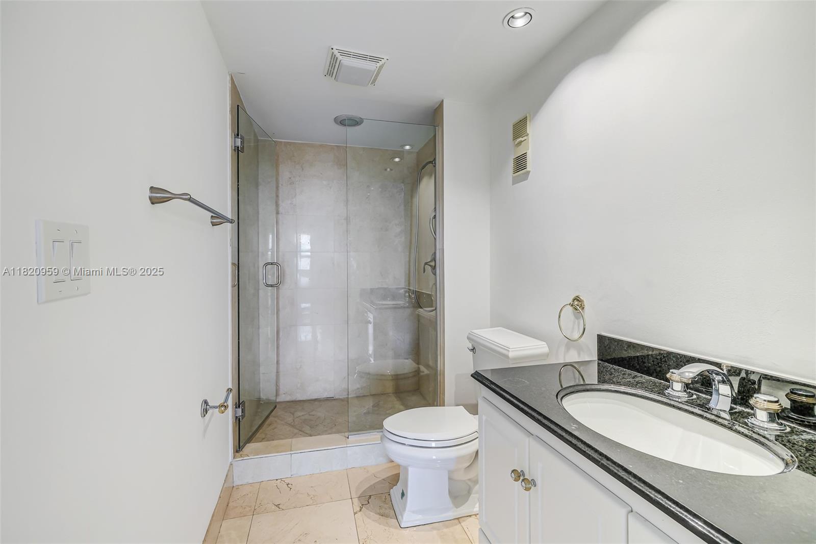 Photo of 20281 Country Club Dr  #1412, Aventura, Florida, 33180 - 2nd Bathroom