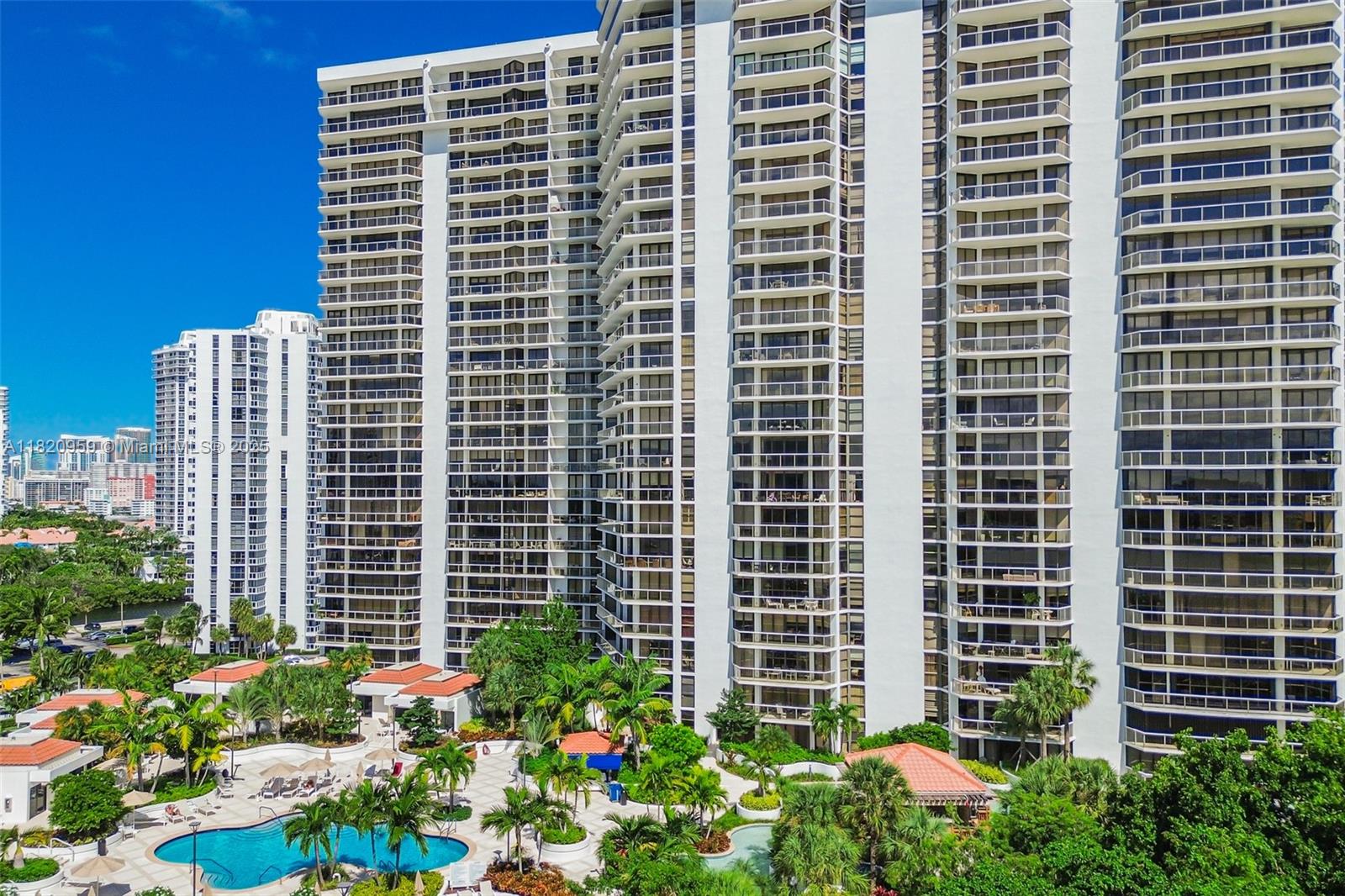 Photo of 20281 Country Club Dr  #1412, Aventura, Florida, 33180 - 