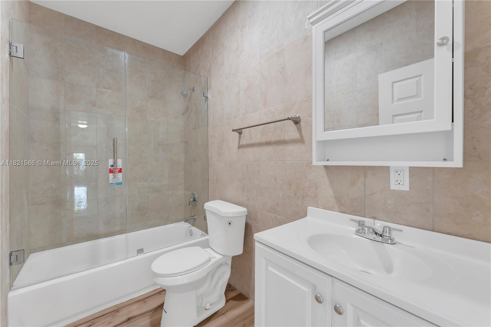 363 4 / 3 2200 sq. ft. $ 2025-07-26 0 foto