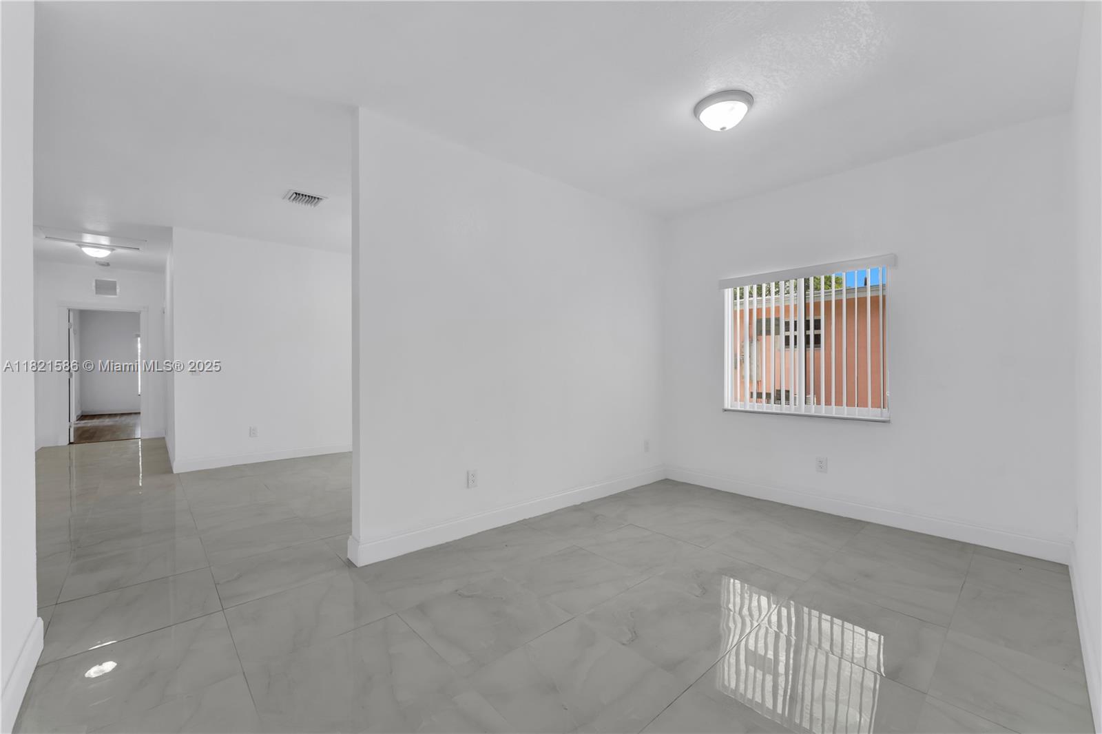 363 4 / 3 2200 sq. ft. $ 2025-07-26 0 foto