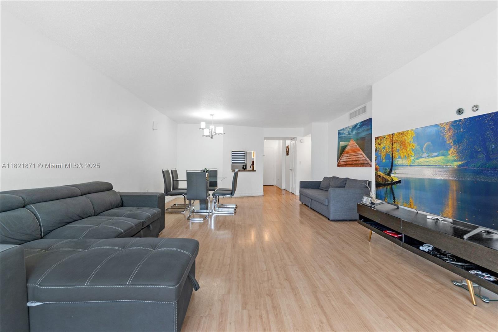 See details 206-1 2 / 2 1315 sq. ft. $ 2025-06-13 0 Photo
