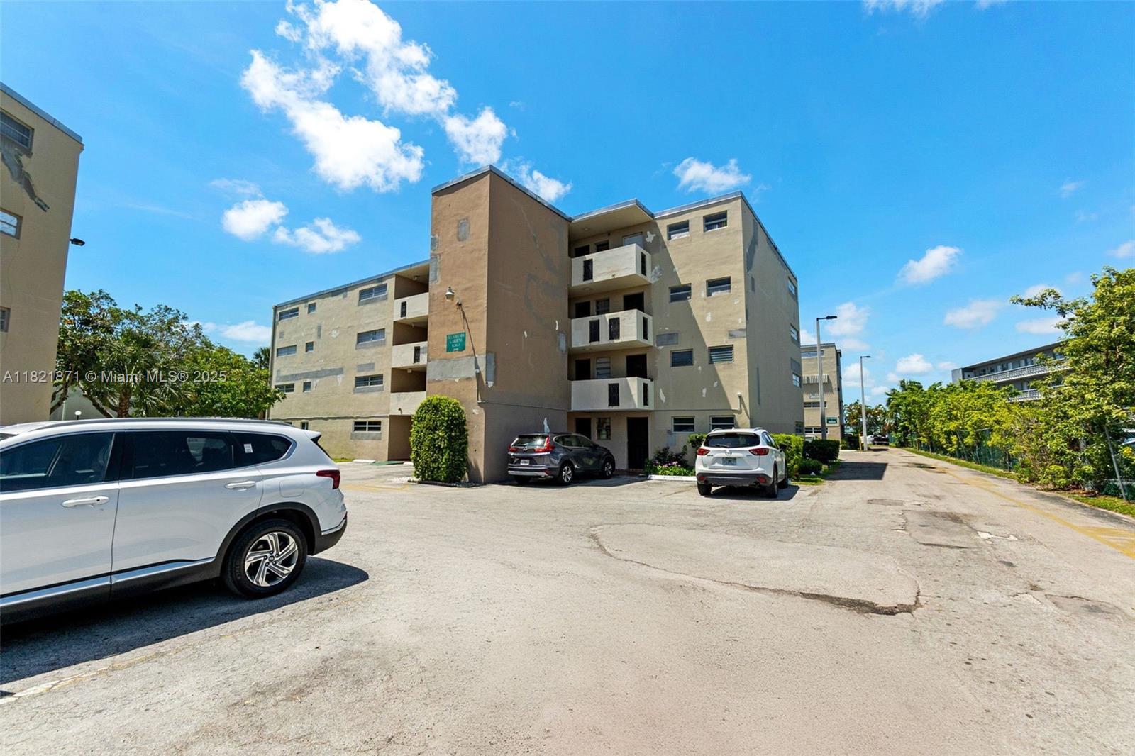 See details 206-1 2 / 2 1315 sq. ft. $ 2025-06-13 0 Photo