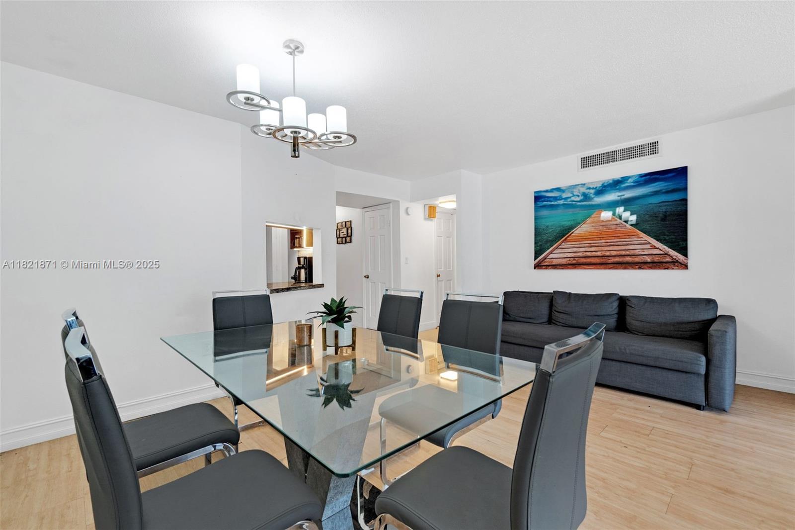 See details 206-1 2 / 2 1315 sq. ft. $ 2025-06-13 0 Photo