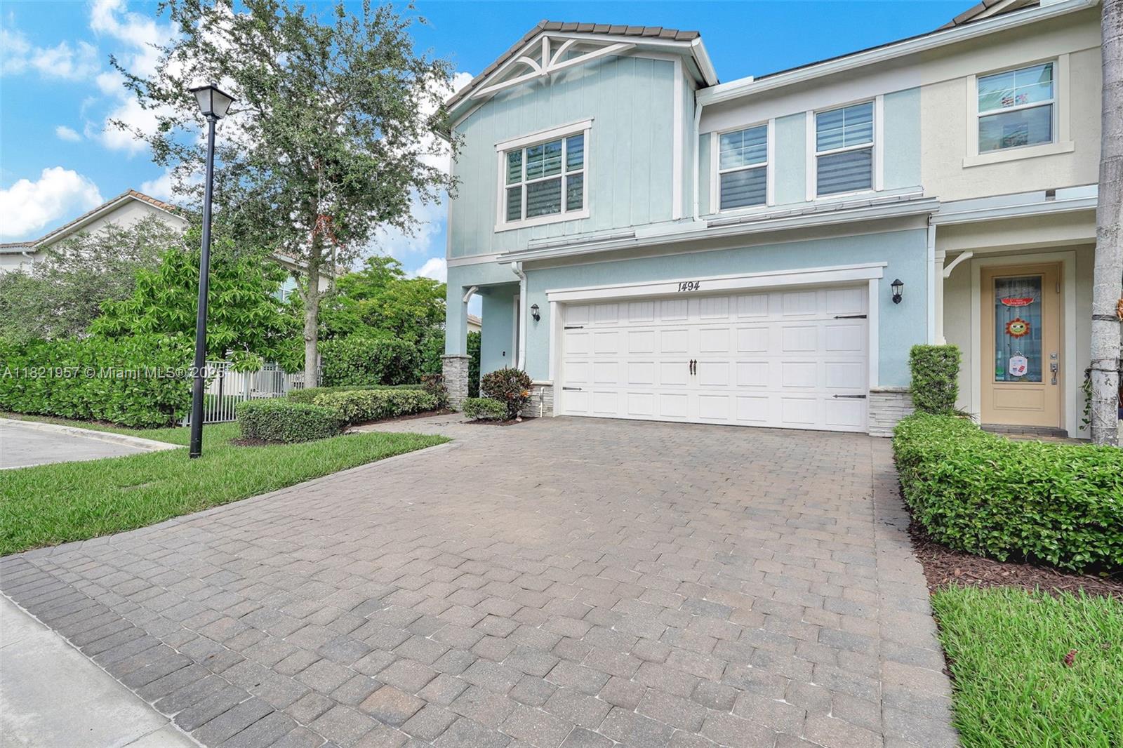 Ver detalles 1494 3 / 3 1769 sq. ft. $ 2025-06-13 0 foto