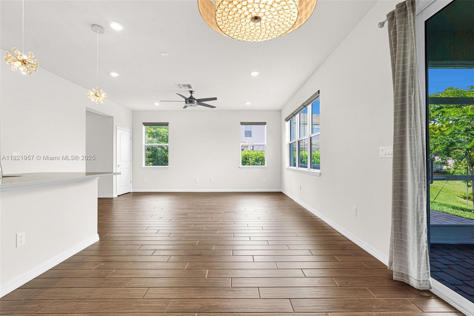 Ver detalles 1494 3 / 3 1769 sq. ft. $ 2025-06-13 0 foto