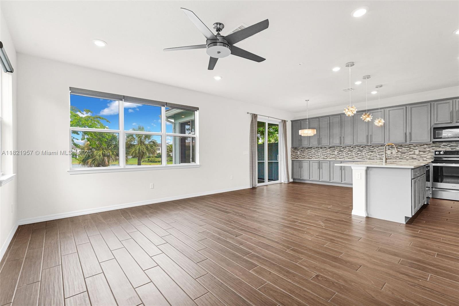 Ver detalles 1494 3 / 3 1769 sq. ft. $ 2025-06-13 0 foto