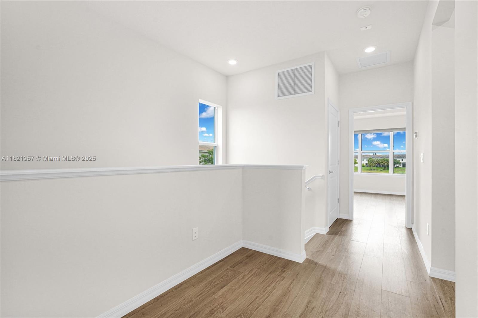 Ver detalles 1494 3 / 3 1769 sq. ft. $ 2025-06-13 0 foto