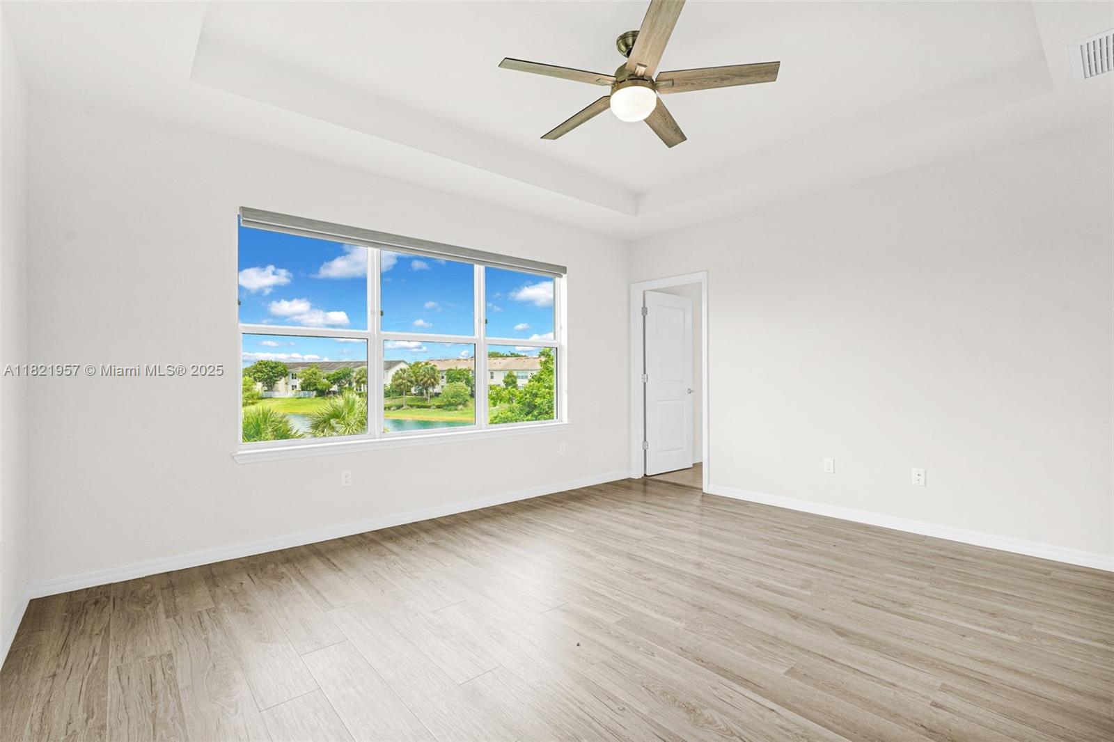 Ver detalles 1494 3 / 3 1769 sq. ft. $ 2025-06-13 0 foto