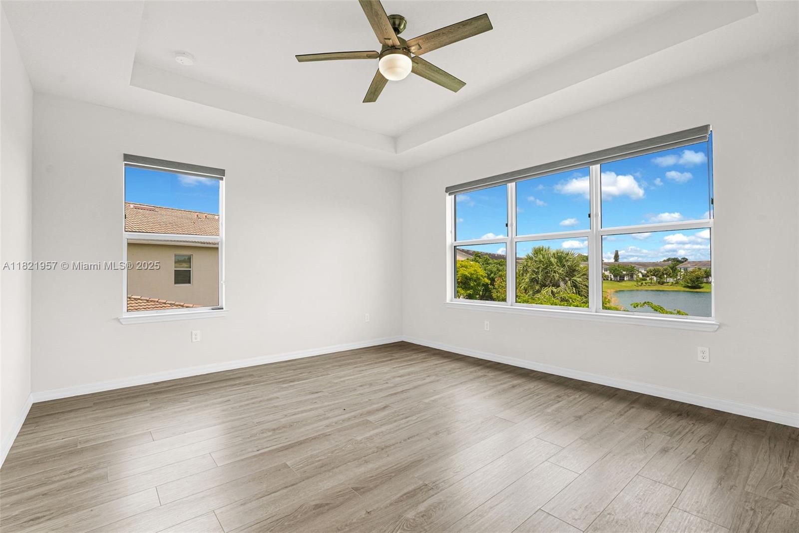 Ver detalles 1494 3 / 3 1769 sq. ft. $ 2025-06-13 0 foto