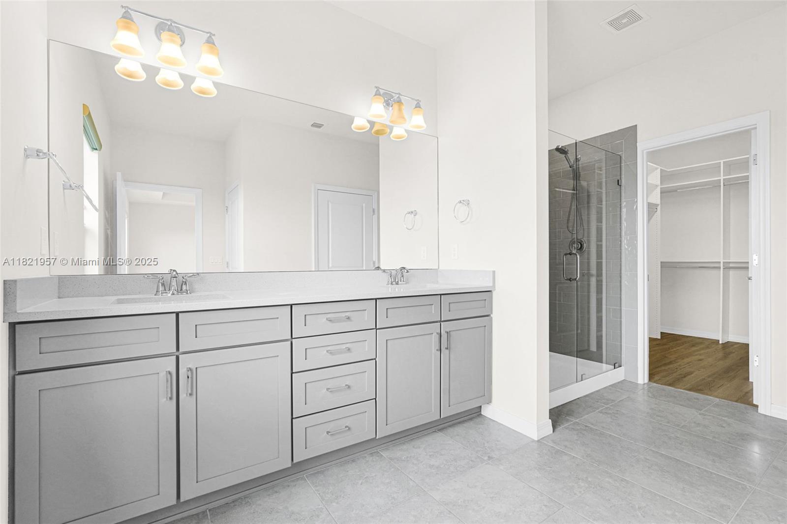 Ver detalles 1494 3 / 3 1769 sq. ft. $ 2025-06-13 0 foto