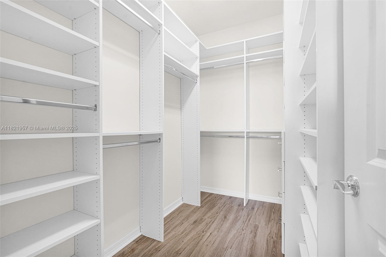 Ver detalles 1494 3 / 3 1769 sq. ft. $ 2025-06-13 0 foto