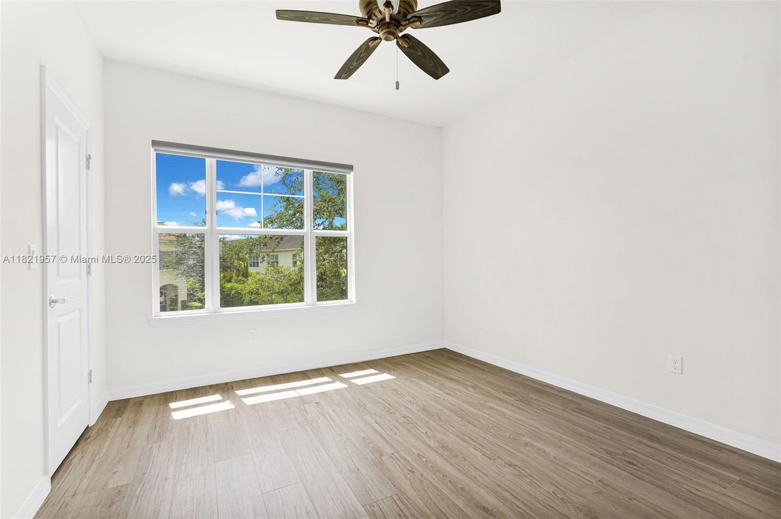 Ver detalles 1494 3 / 3 1769 sq. ft. $ 2025-06-13 0 foto