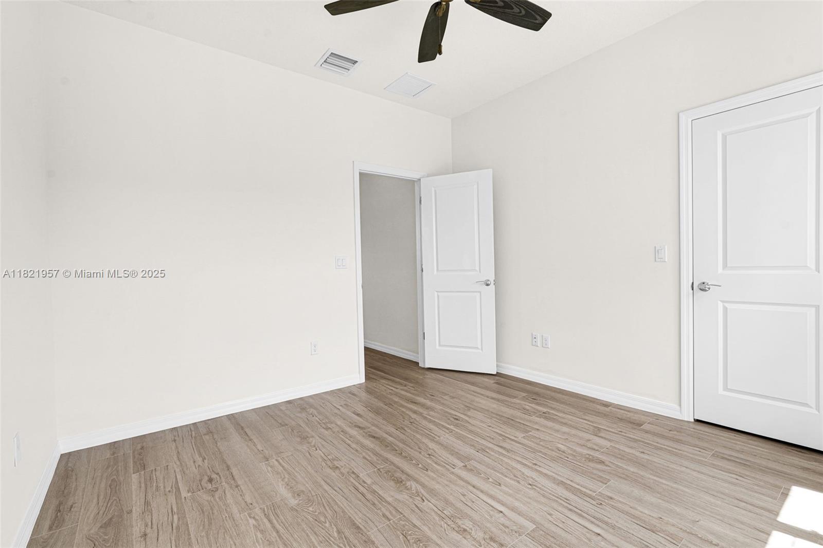 Ver detalles 1494 3 / 3 1769 sq. ft. $ 2025-06-13 0 foto