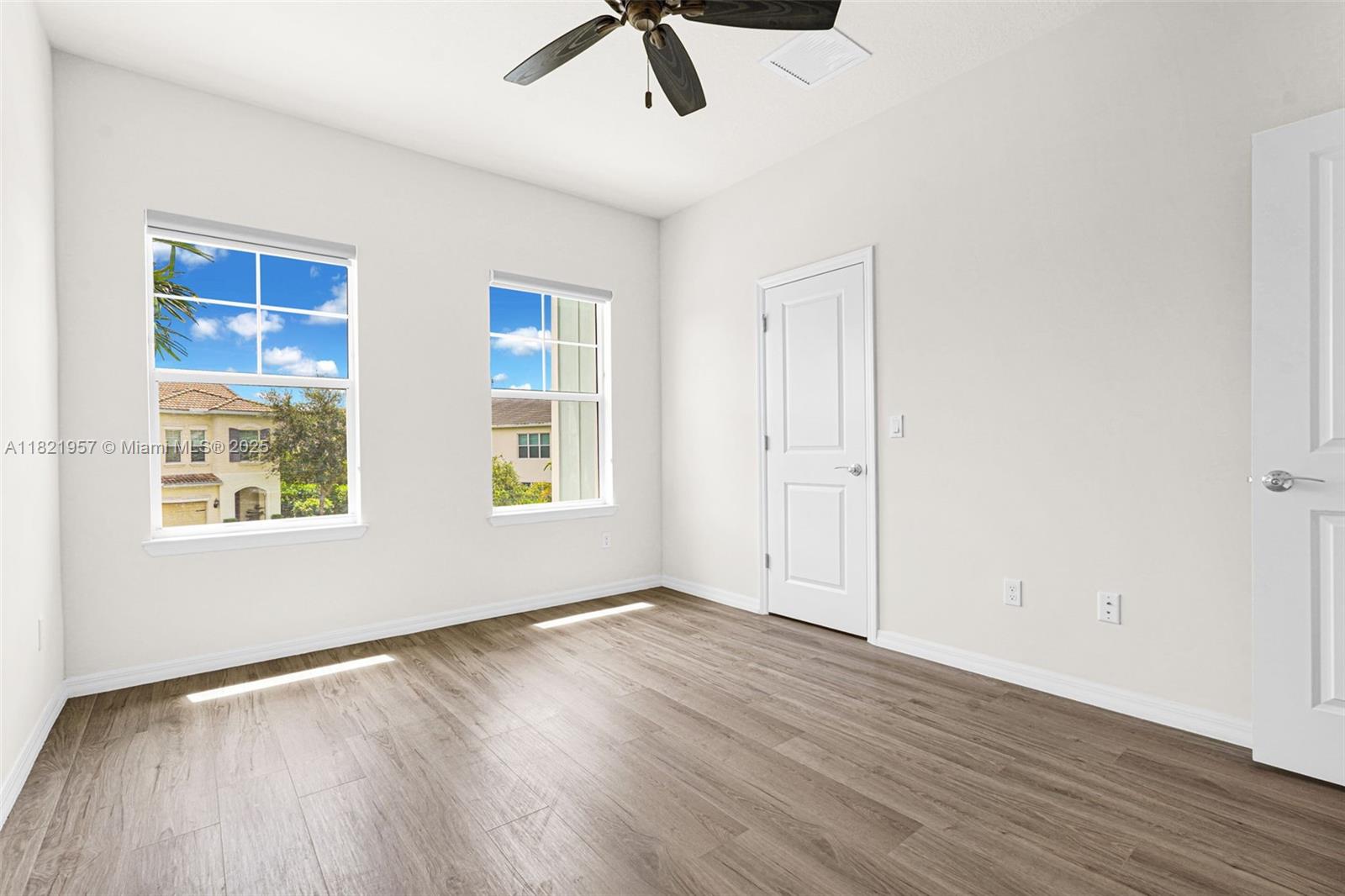 Ver detalles 1494 3 / 3 1769 sq. ft. $ 2025-06-13 0 foto