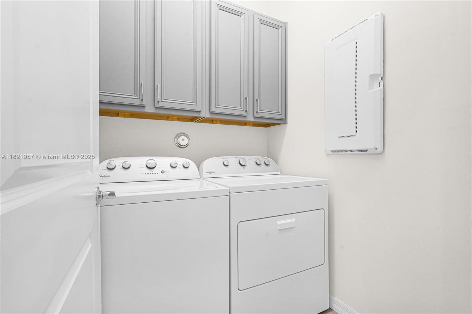 Ver detalles 1494 3 / 3 1769 sq. ft. $ 2025-06-13 0 foto
