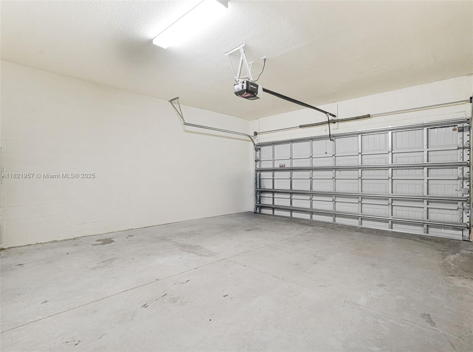 Ver detalles 1494 3 / 3 1769 sq. ft. $ 2025-06-13 0 foto