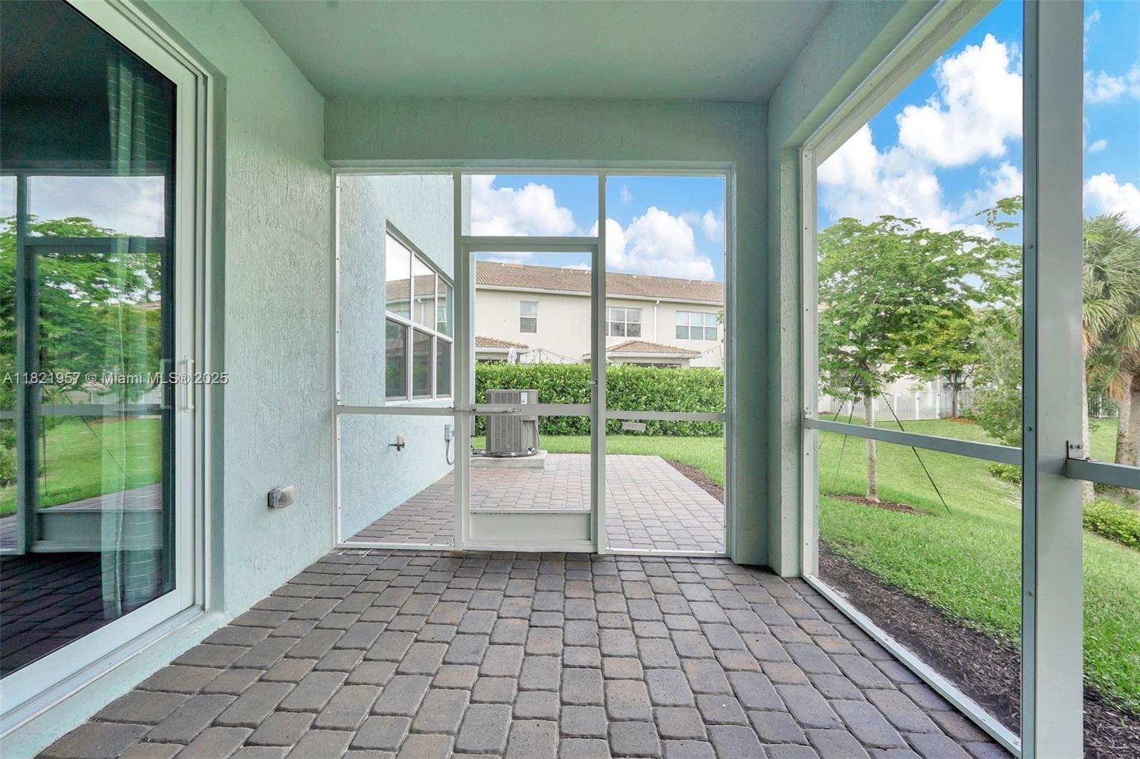 Ver detalles 1494 3 / 3 1769 sq. ft. $ 2025-06-13 0 foto