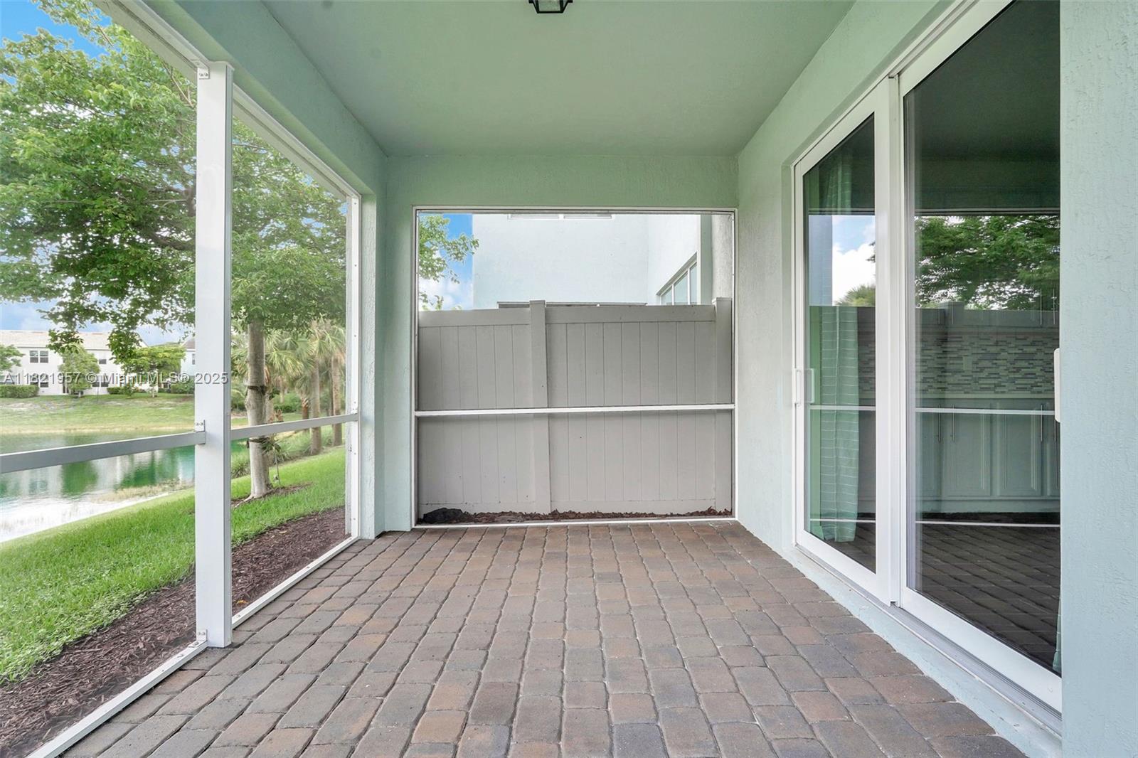 Ver detalles 1494 3 / 3 1769 sq. ft. $ 2025-06-13 0 foto