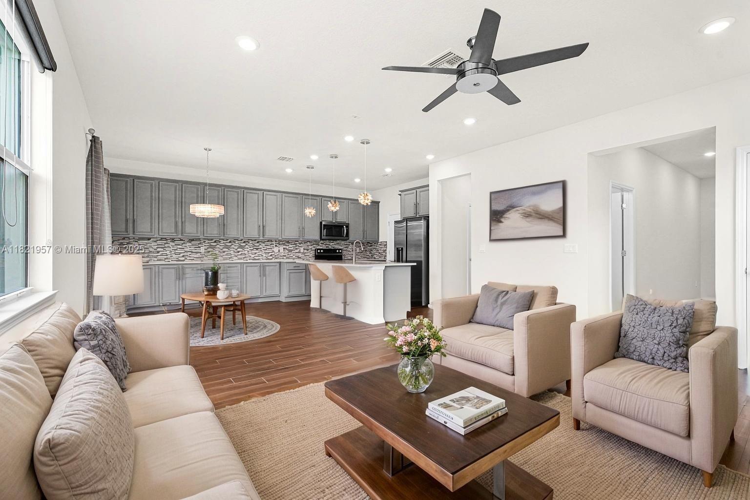 Ver detalles 1494 3 / 3 1769 sq. ft. $ 2025-06-13 0 foto