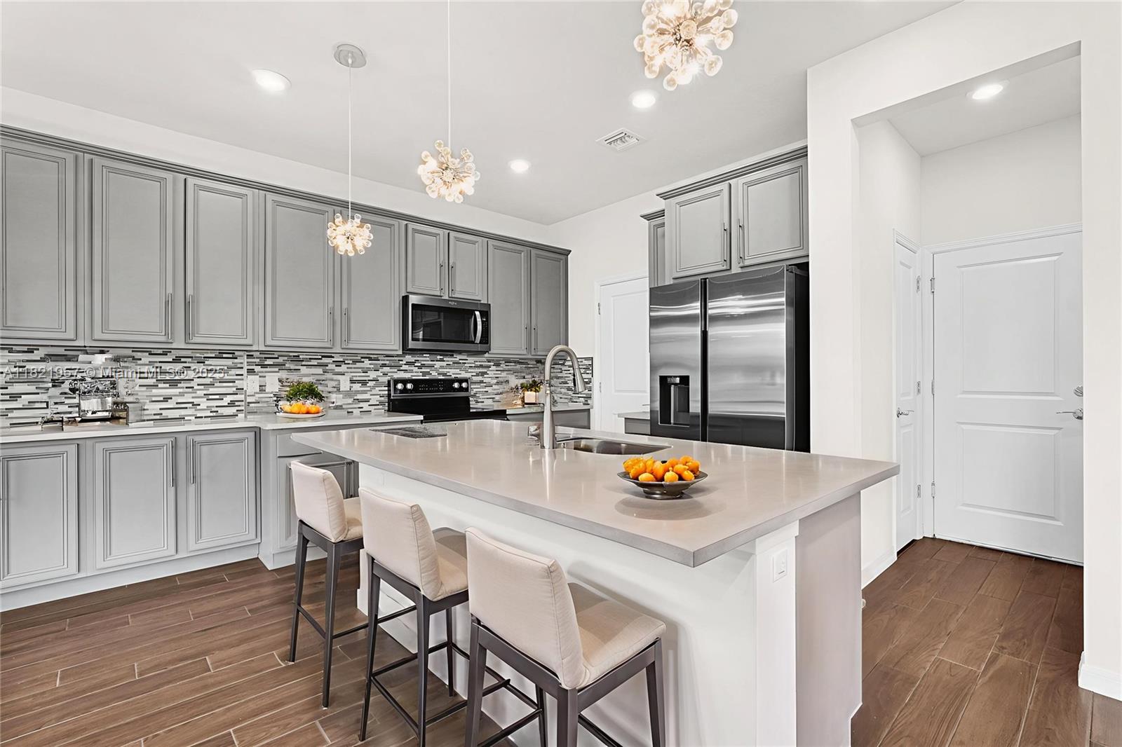 Ver detalles 1494 3 / 3 1769 sq. ft. $ 2025-06-13 0 foto