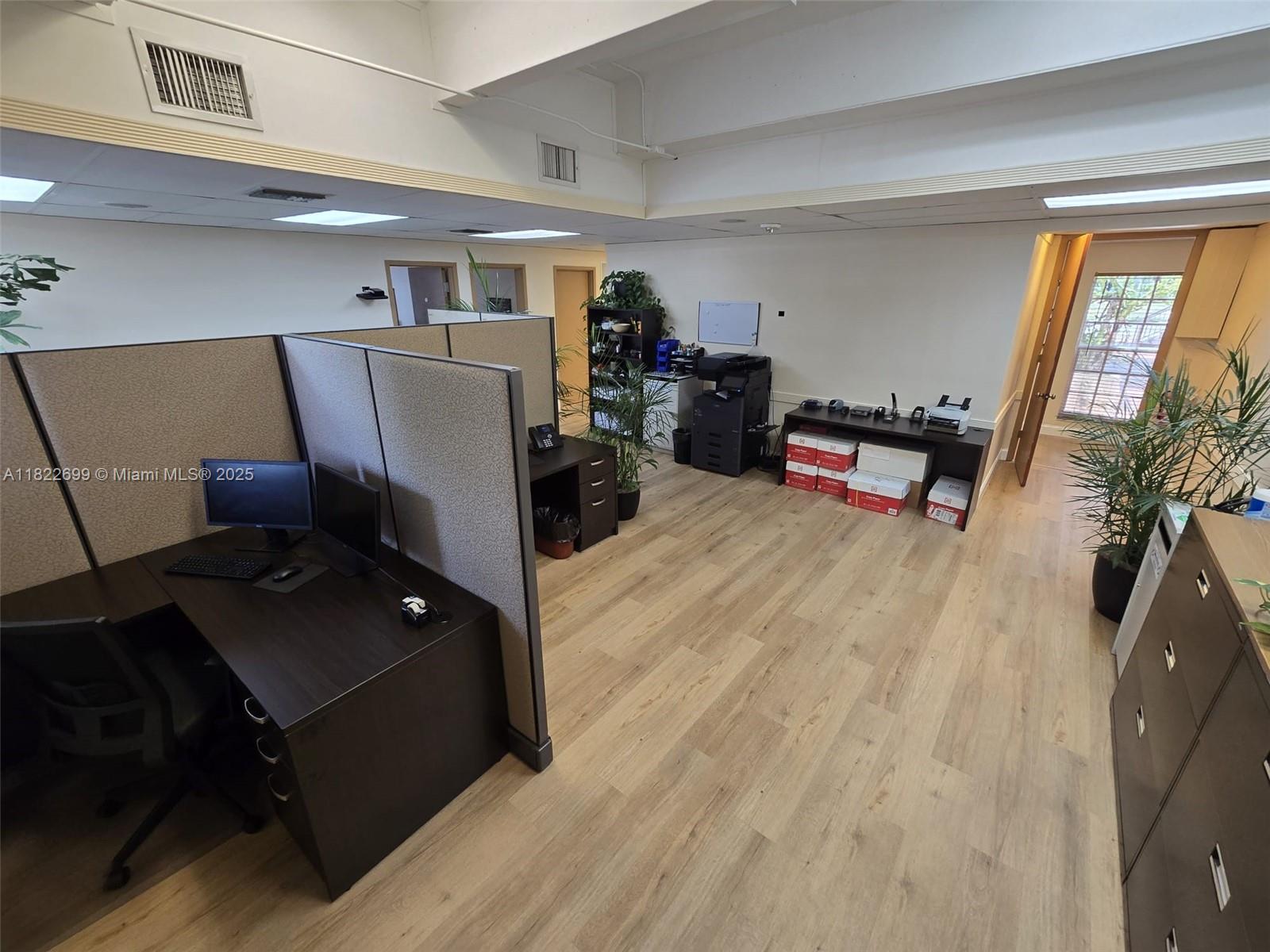 101  /   sq. ft. $ 2025-06-16 0 Photo