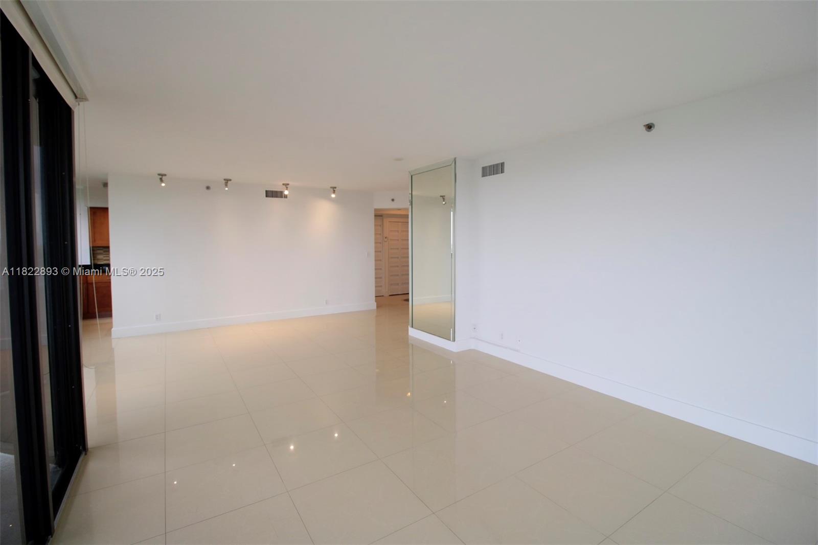 Photo of 20185 Country Club Dr  #1105, Aventura, Florida, 33180 - 