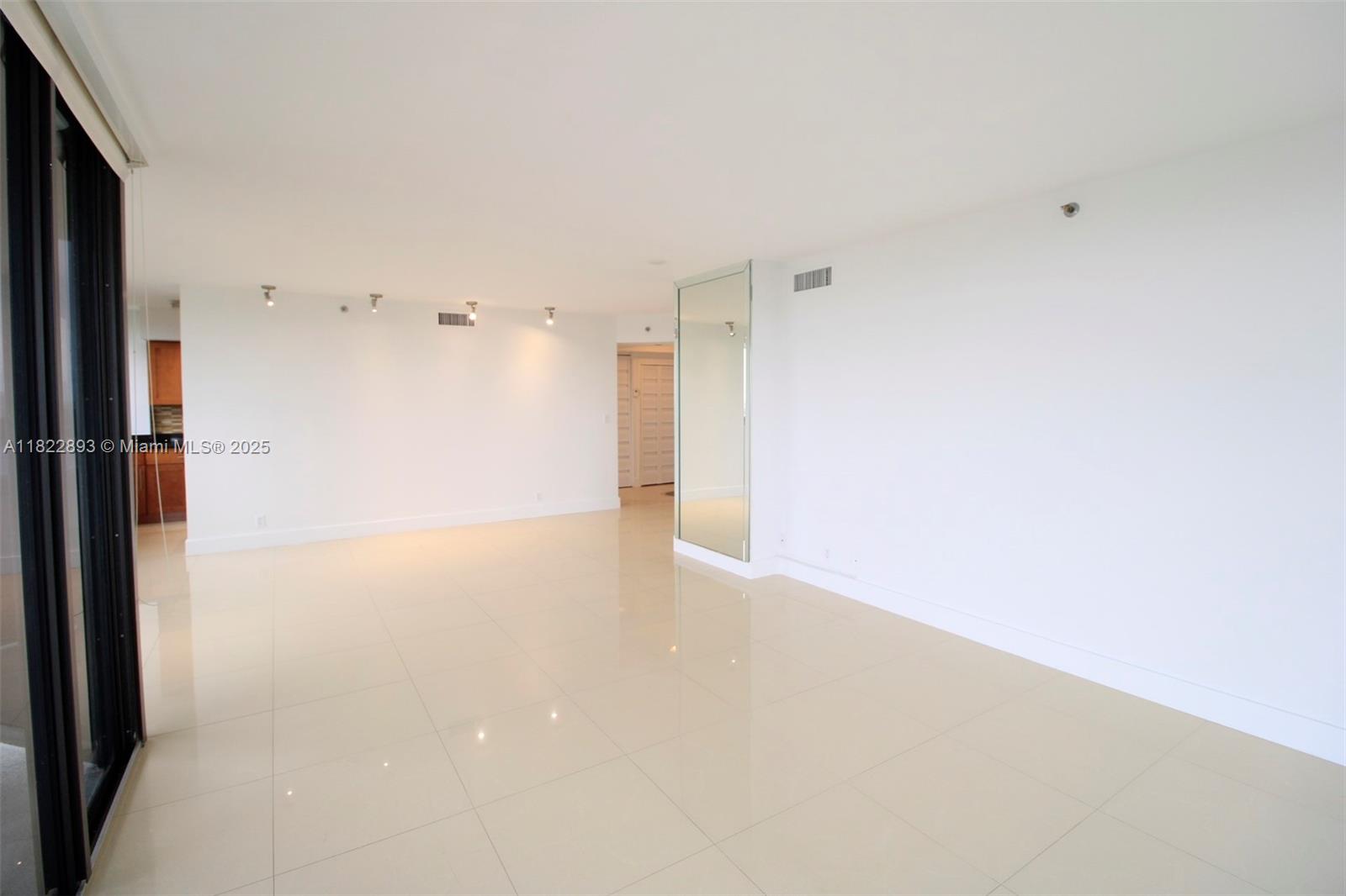 Photo of 20185 Country Club Dr  #1105, Aventura, Florida, 33180 - 