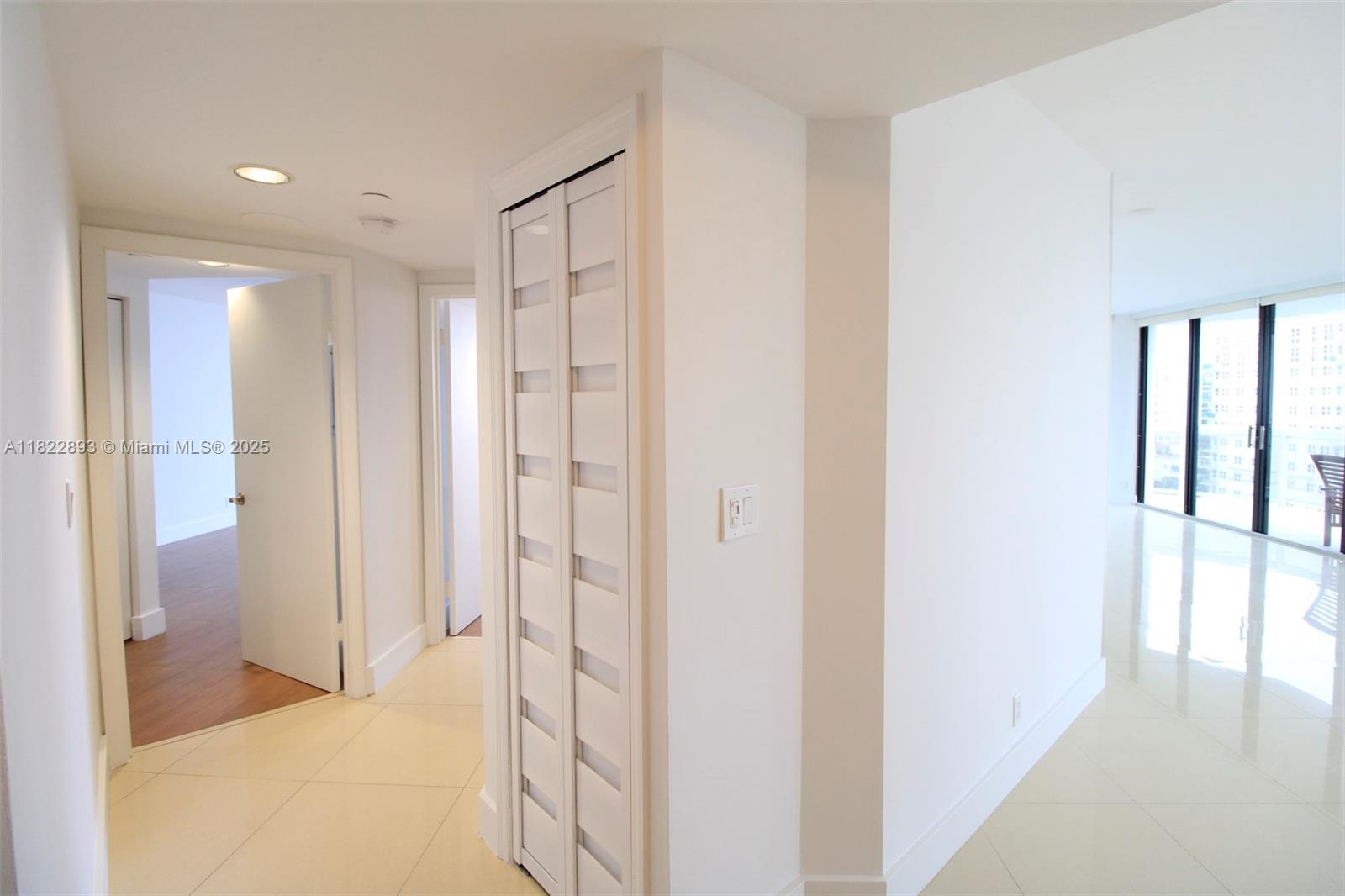 Photo of 20185 Country Club Dr  #1105, Aventura, Florida, 33180 - 